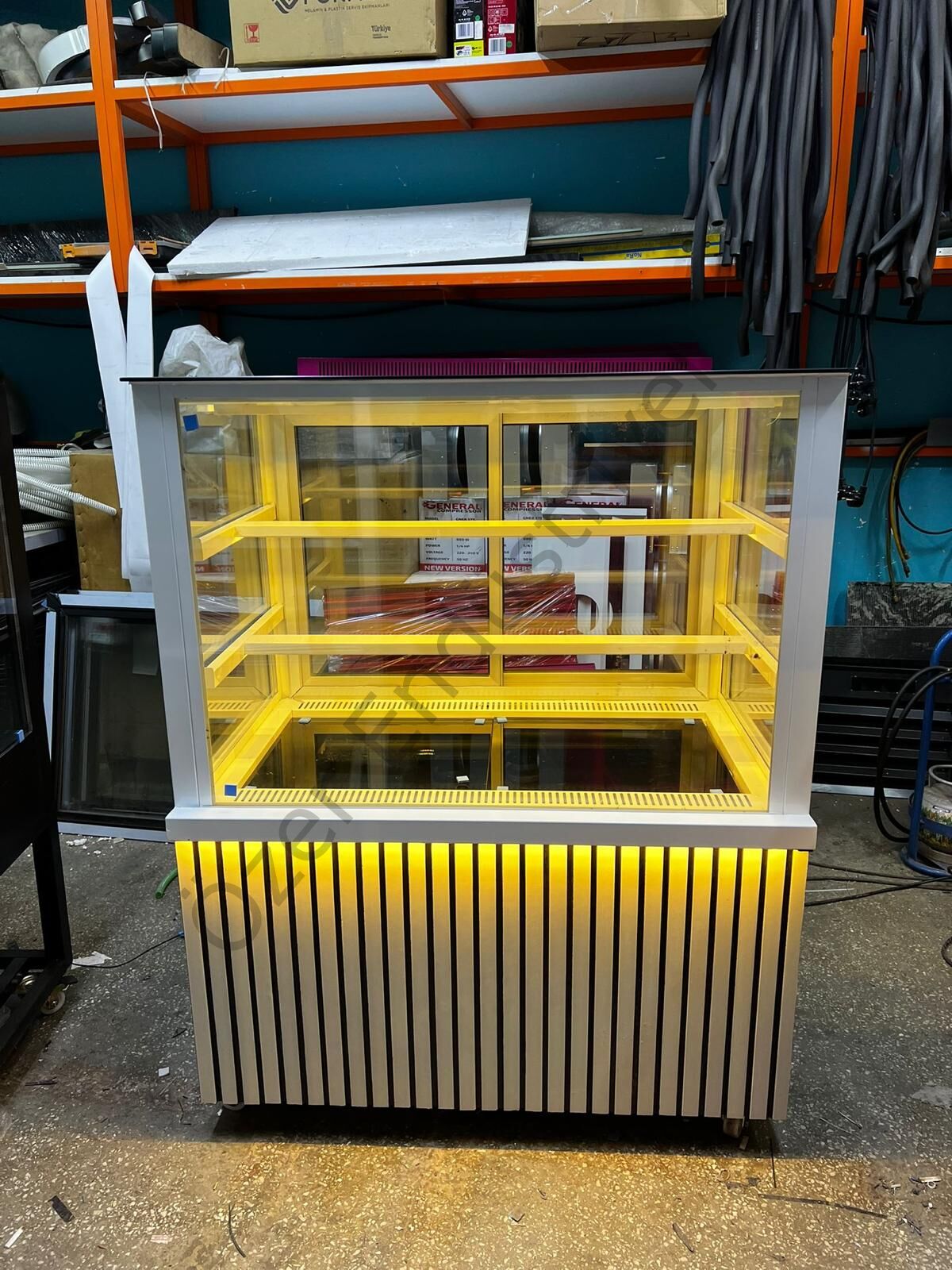 Pasta Dolabı 3 Raflı LED +4°C Soğutmalı Vitrin