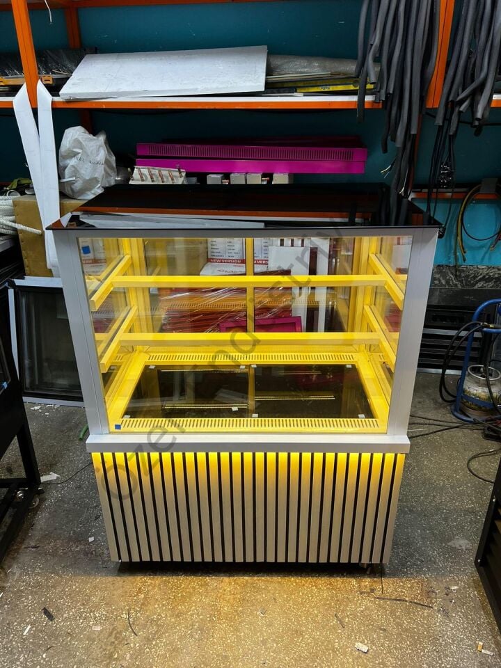 Pasta Dolabı 3 Raflı LED +4°C Soğutmalı Vitrin