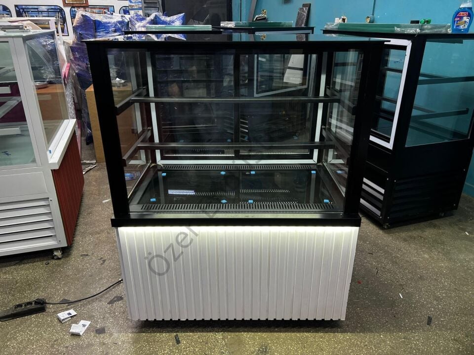 Pasta Vitrini 100x65x130 cm LED Aydınlatmalı +4°C Soğutmalı 3 Raflı