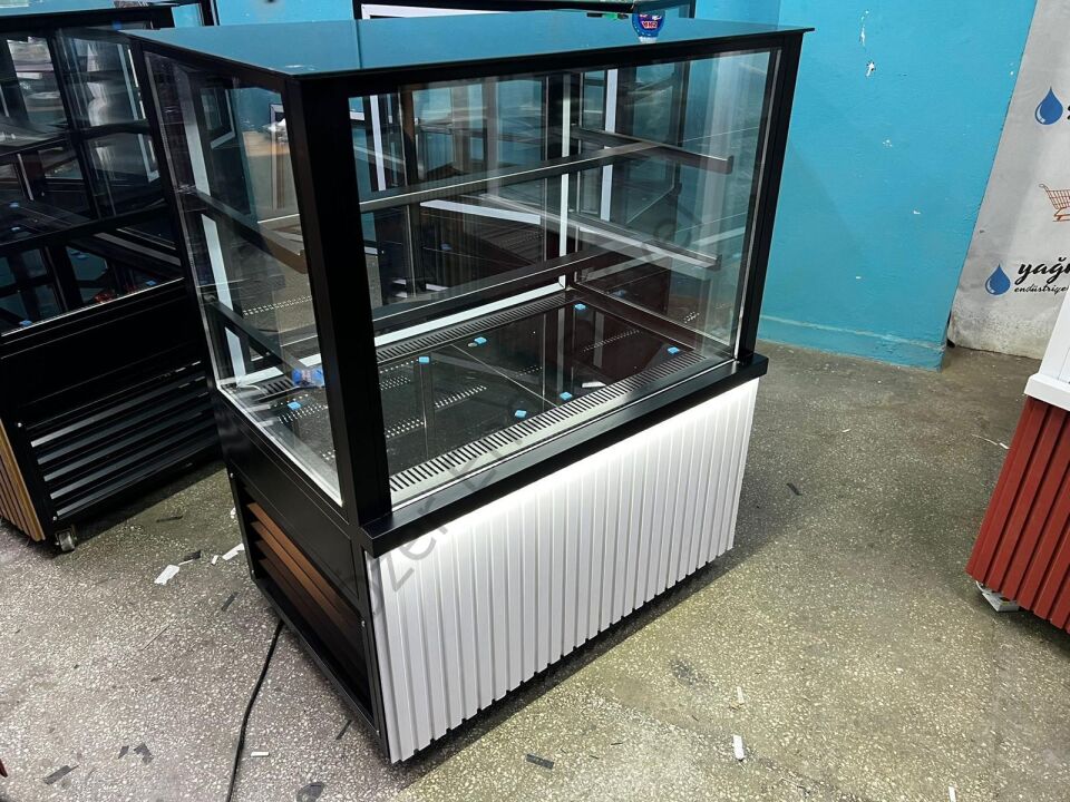 Pasta Vitrini 100x65x130 cm LED Aydınlatmalı +4°C Soğutmalı 3 Raflı