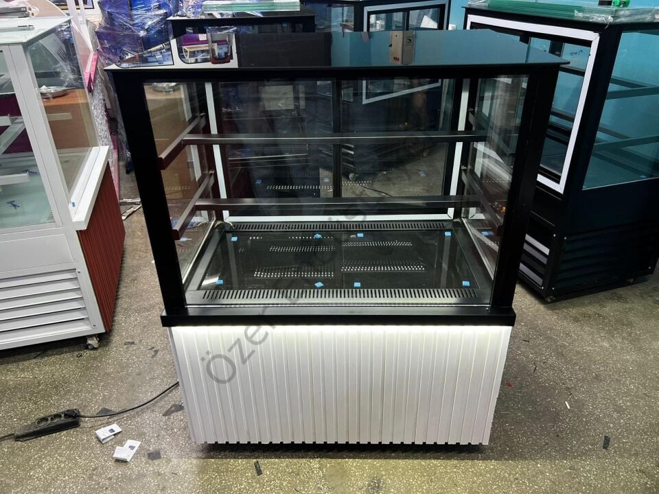 Pasta Vitrini 100x65x130 cm LED Aydınlatmalı +4°C Soğutmalı 3 Raflı