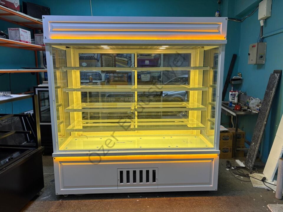 Cephe Tipi Soğutmalı Pasta Dolabı | Beyaz Lake Tasarım