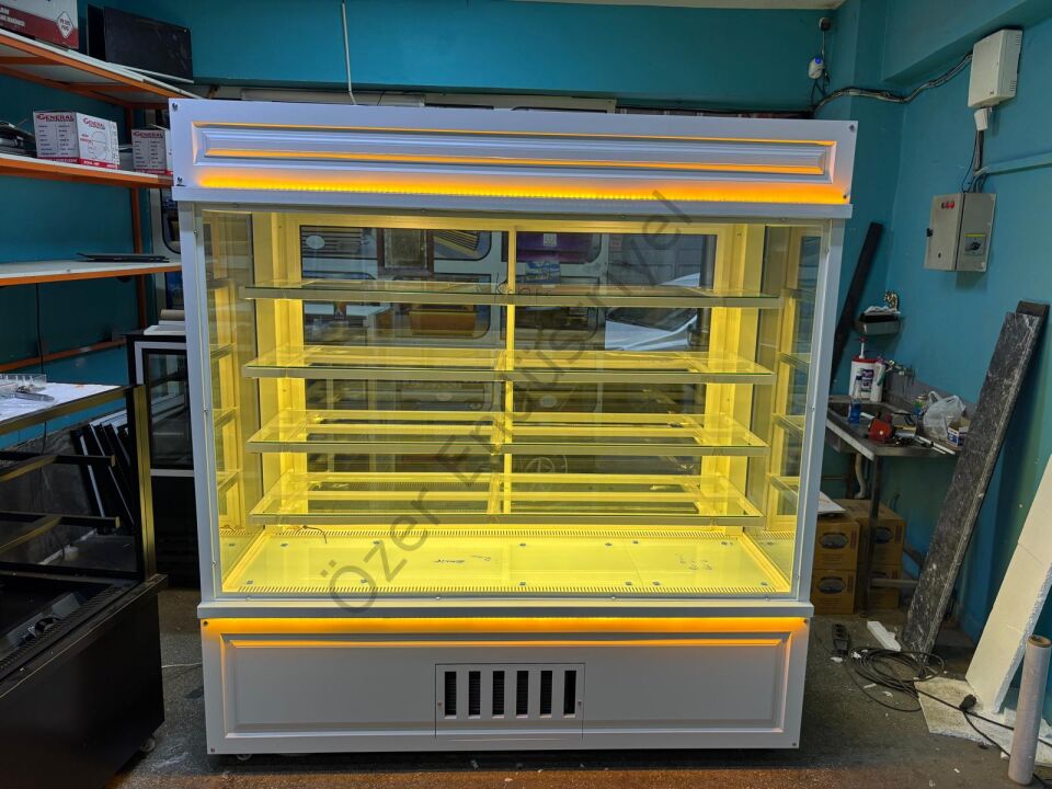 Cephe Tipi Soğutmalı Pasta Dolabı | Beyaz Lake Tasarım