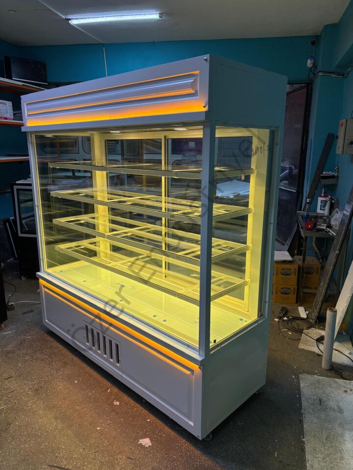 Cephe Tipi Soğutmalı Pasta Dolabı | Beyaz Lake Tasarım