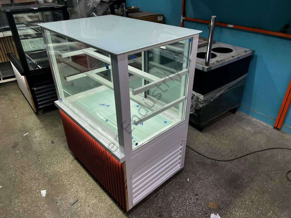 Premium Soğutmalı Pasta Dolabı 100x65x130 cm | Beyaz Kasa Kırmızı Dekor LED Vitrin