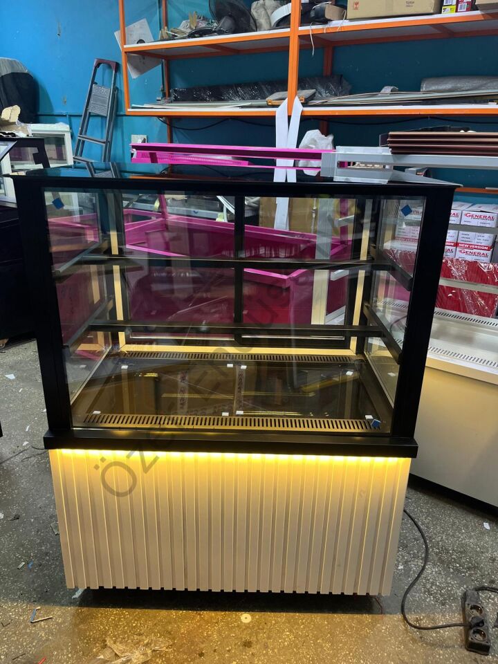 Soğutmalı Pasta Dolabı 100x65x130 cm | 3 Raflı LED Teşhir
