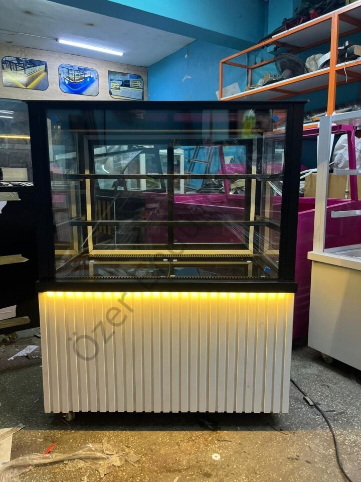 Soğutmalı Pasta Dolabı 100x65x130 cm | 3 Raflı LED Teşhir