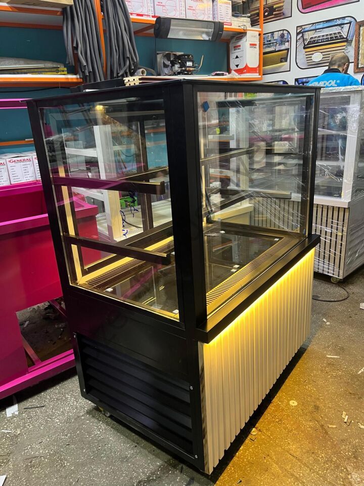 Soğutmalı Pasta Dolabı 100x65x130 cm | 3 Raflı LED Teşhir