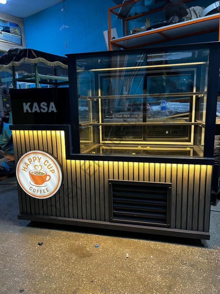 150 cm Kasa Bankolu Pasta Dolabı | +4°C Soğutmalı | LED Işıklı | Özel Tasarım Şık Teşhir Dolabı