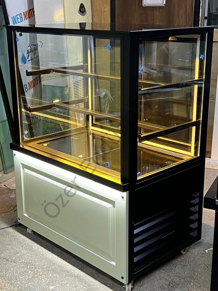 100 cm Pasta Dolabı – 3 Raflı +4°C Soğutmalı Tatlı Teşhir Dolabı