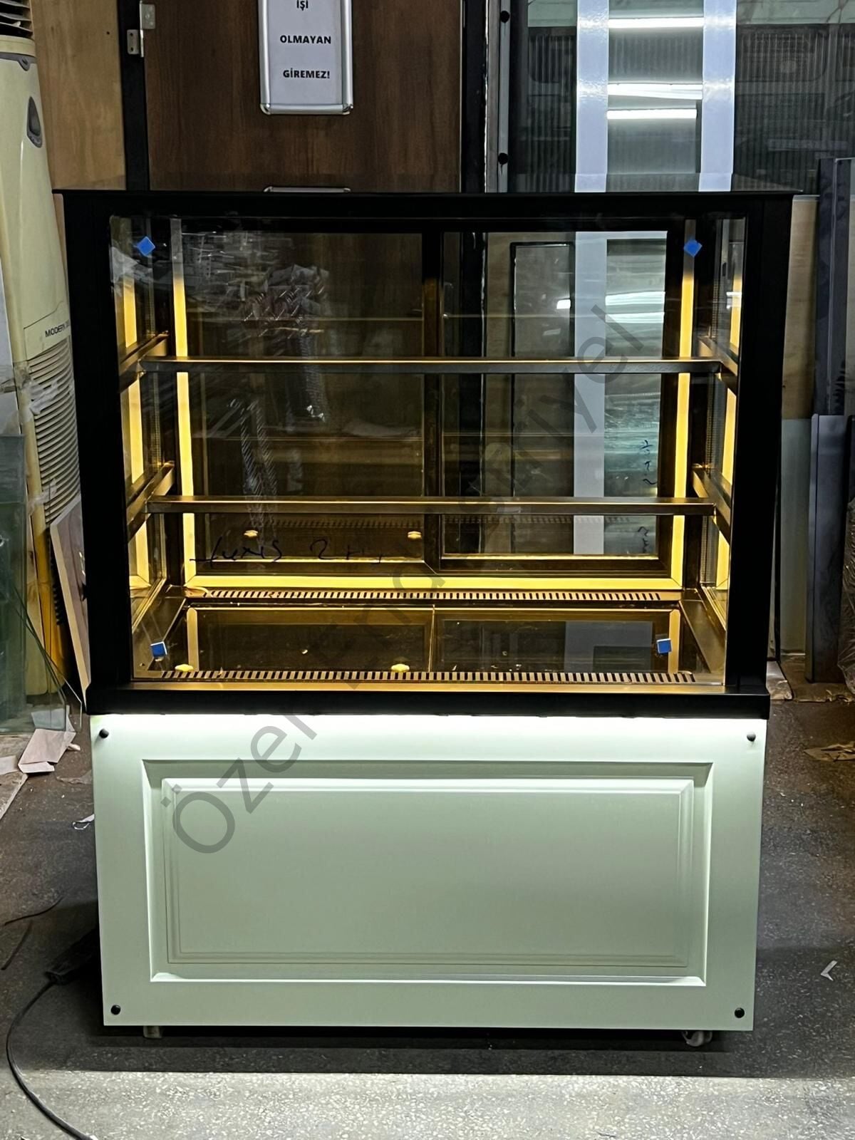 100 cm Pasta Dolabı – 3 Raflı +4°C Soğutmalı Tatlı Teşhir Dolabı