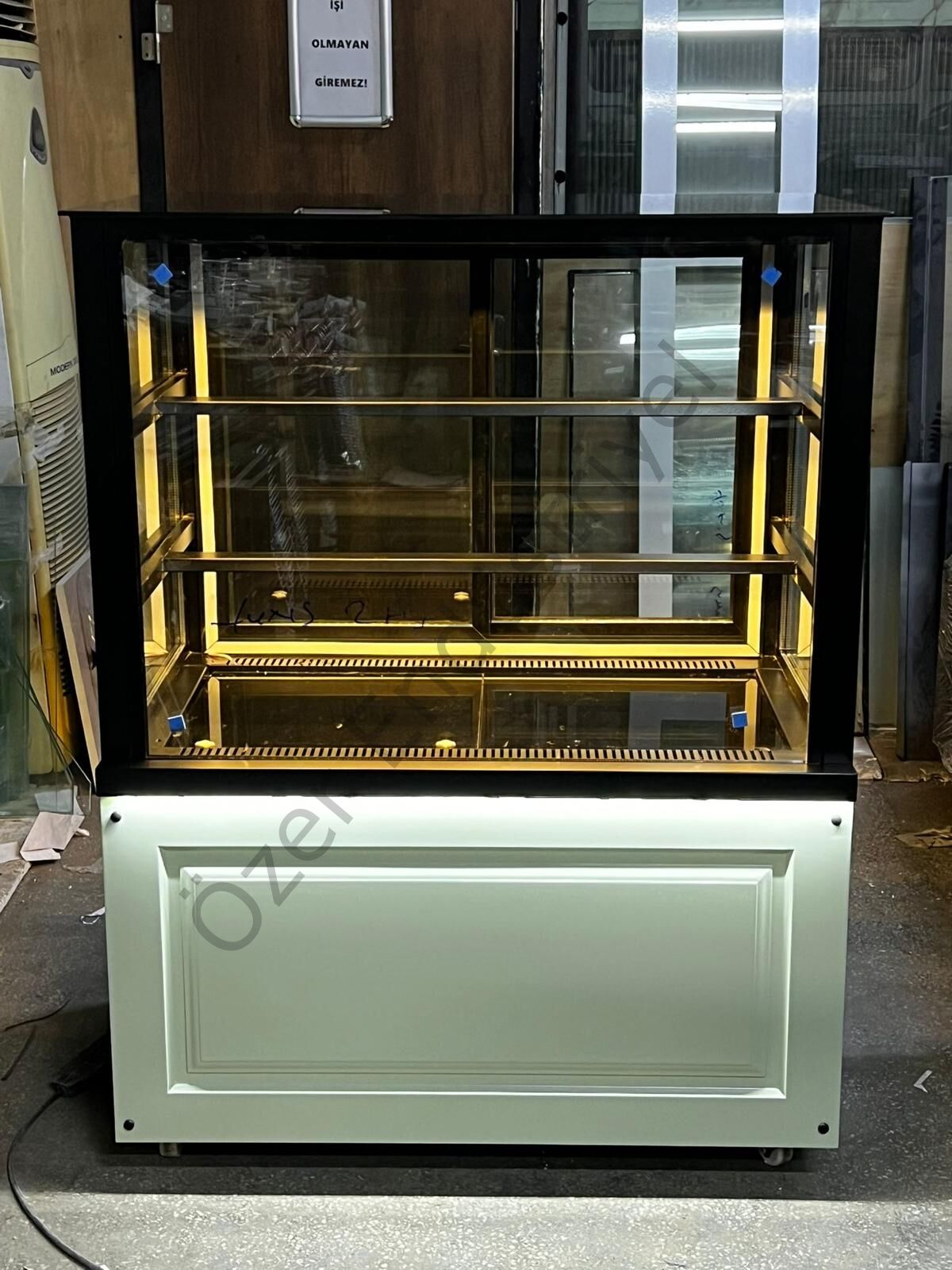 100 cm Pasta Dolabı – 3 Raflı +4°C Soğutmalı Tatlı Teşhir Dolabı