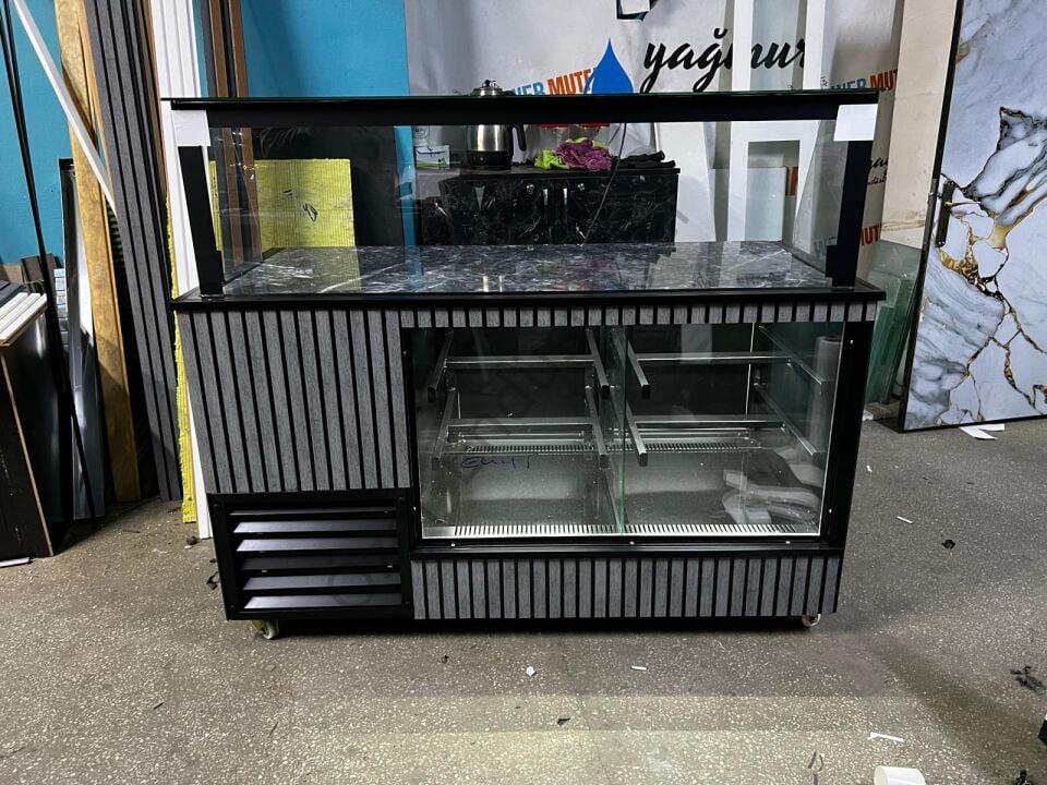 Soğutmalı Tatlı Meze Dolabı 150 Cm | Camlı Ledli Teşhir Dolabı