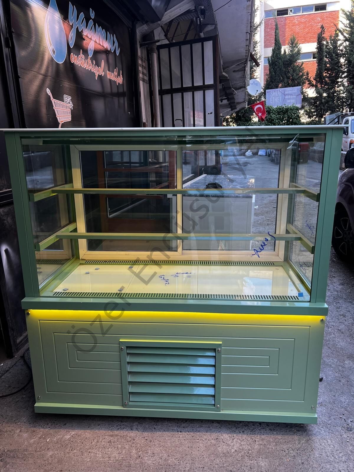 120 cm Su Yeşili Pasta Dolabı – Modern Soğutmalı Teşhir Vitrini