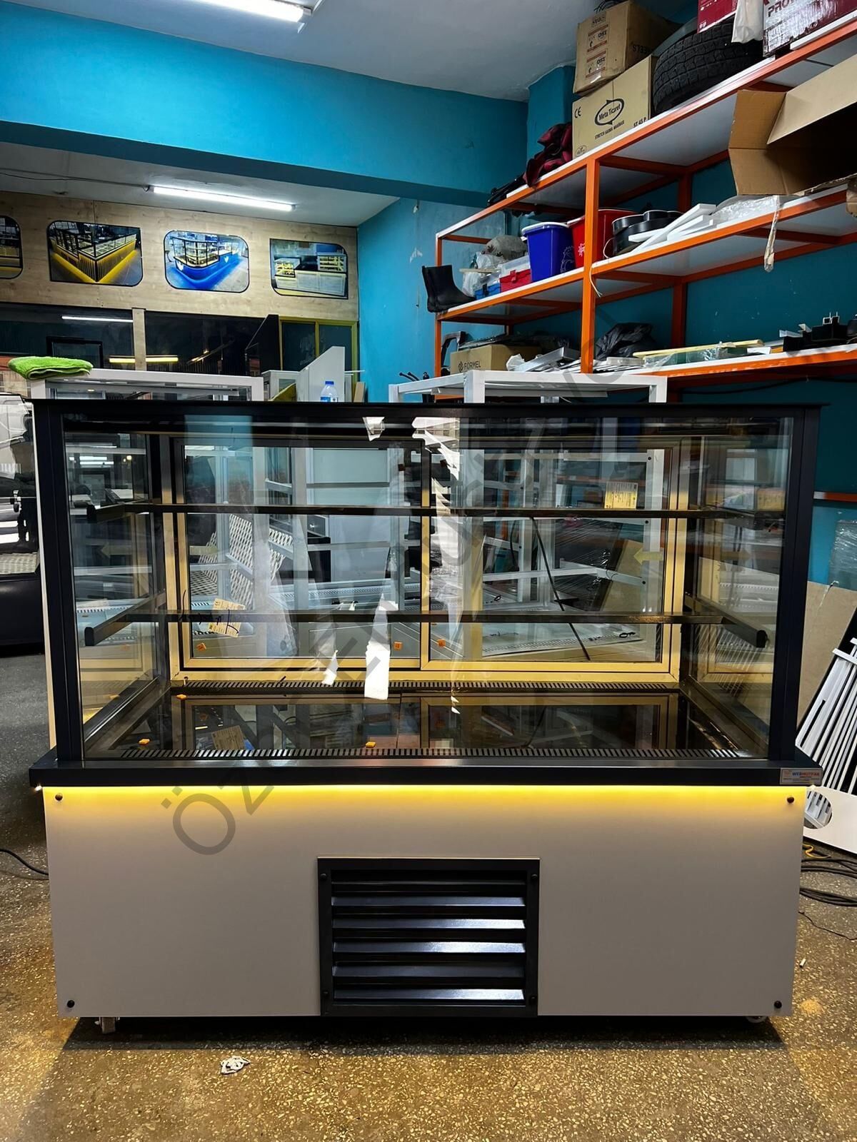 150 cm Ahşap Görünümlü Pasta Dolabı | Profesyonel Soğutmalı Teşhir Vitrini