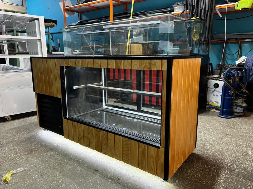 200 cm Doğal Ahşap Tasarımlı Soğutmalı Tatlı Teşhir Dolabı (Mermer Üstlü)