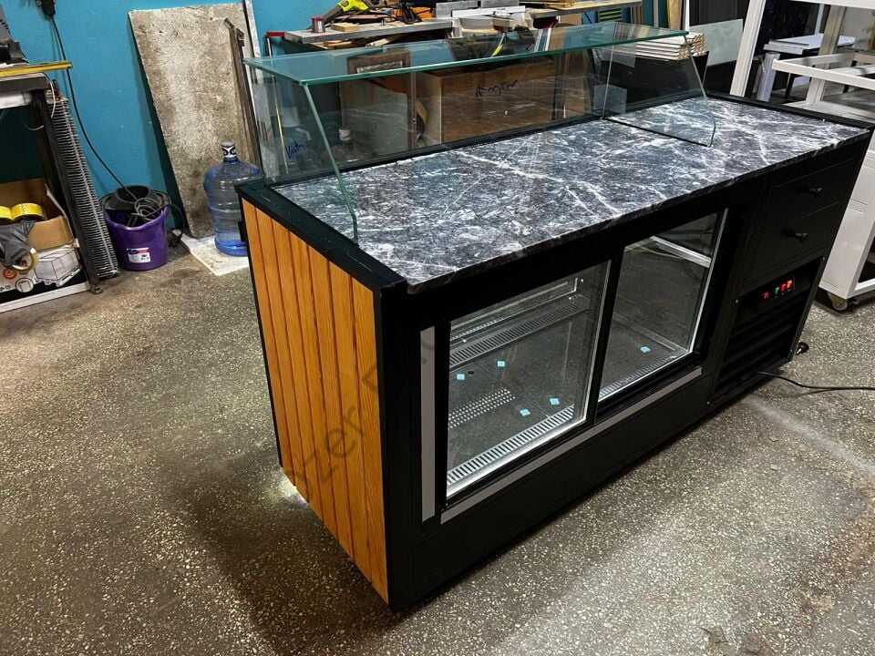 200 cm Doğal Ahşap Tasarımlı Soğutmalı Tatlı Teşhir Dolabı (Mermer Üstlü)