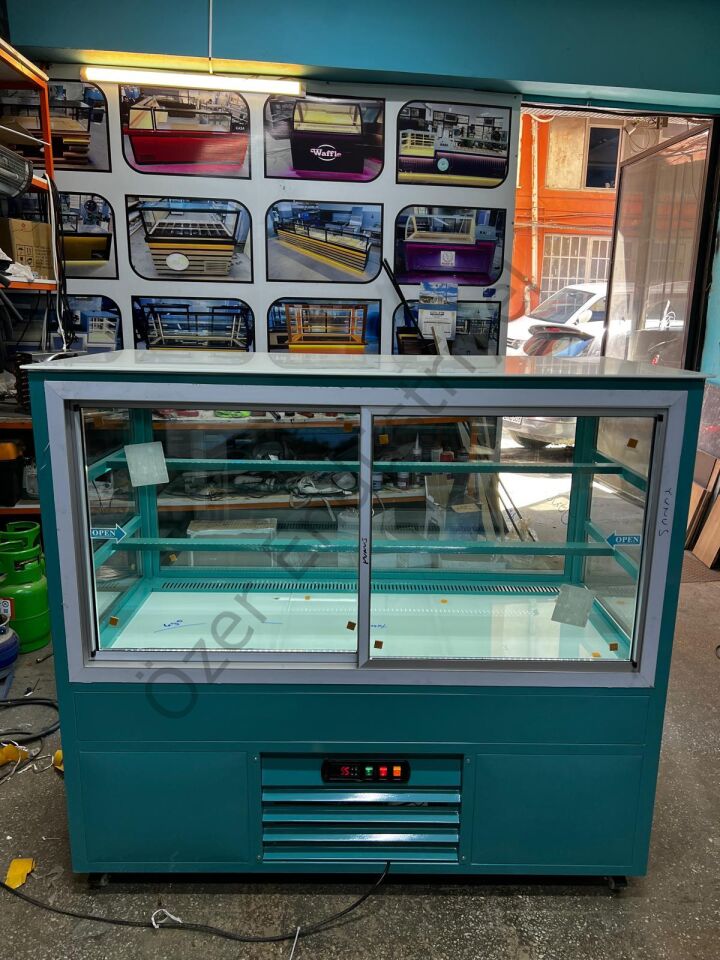 Turkuaz Detaylı Pasta Dolabı 120x70 cm | Profesyonel Soğutmalı Teşhir Vitrini