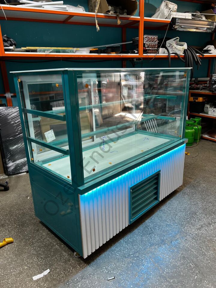 Turkuaz Detaylı Pasta Dolabı 120x70 cm | Profesyonel Soğutmalı Teşhir Vitrini