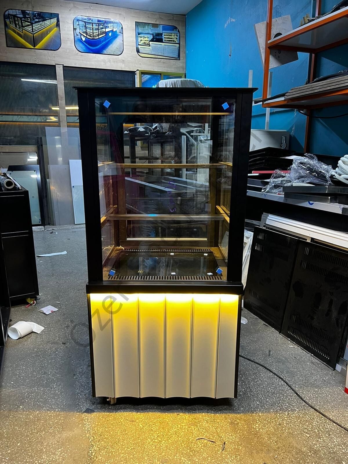 Cafe Tipi Dikey Pasta Dolabı 70x70x135 Cm