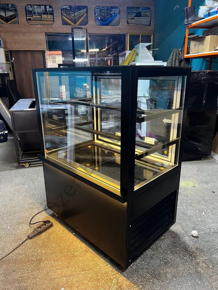 Pasta Dolabı 100x70x130 Cm – Soğutmalı Pasta Teşhir Dolabı +4°C Siyah Tasarım