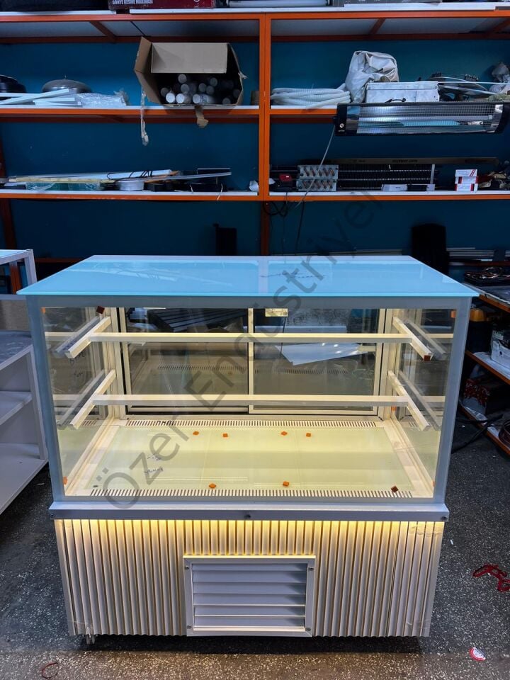 150 Cm Profesyonel Pasta Dolabı 150x70x135 – Soğutmalı Vitrin Dolabı +4°C Cafe & Pastane Tipi
