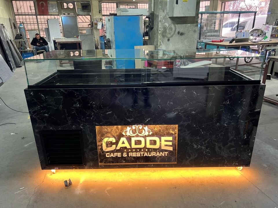 Orta Tip Pasta Dolabı +4°C Soğutmalı Dilim Pasta Tatlı Teşhir Dolabı