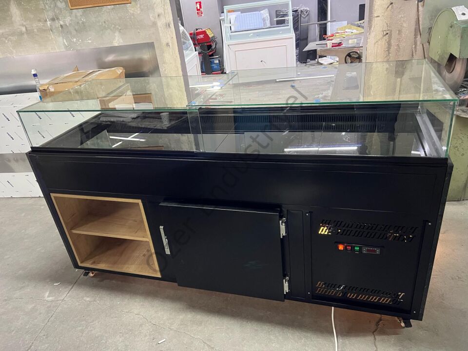 Orta Tip Pasta Dolabı +4°C Soğutmalı Dilim Pasta Tatlı Teşhir Dolabı