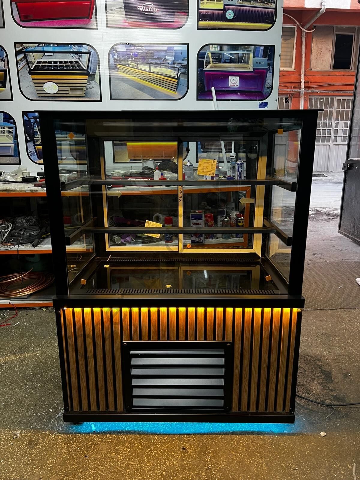 Camlı Pasta Dolabı Üflemeli Soğutma 100x70x135 Cm LED Aydınlatmalı