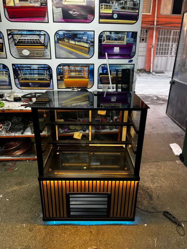 Camlı Pasta Dolabı Üflemeli Soğutma 100x70x135 Cm LED Aydınlatmalı