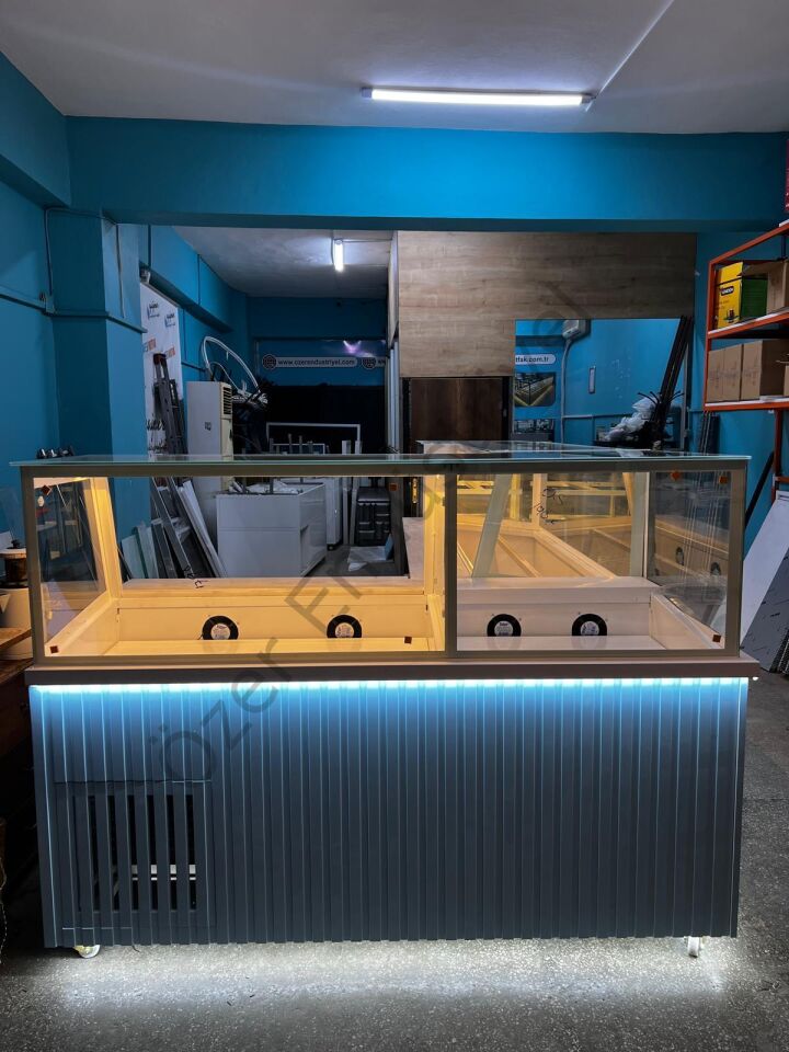 5 Metre Soğutmalı Teşhir Dolabı Seti Waffle Kumpir Pasta Dolabı Üflemeli Sistem