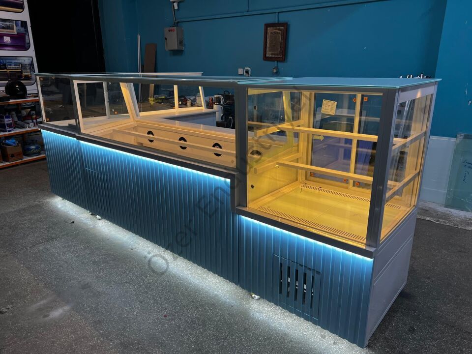 5 Metre Soğutmalı Teşhir Dolabı Seti Waffle Kumpir Pasta Dolabı Üflemeli Sistem