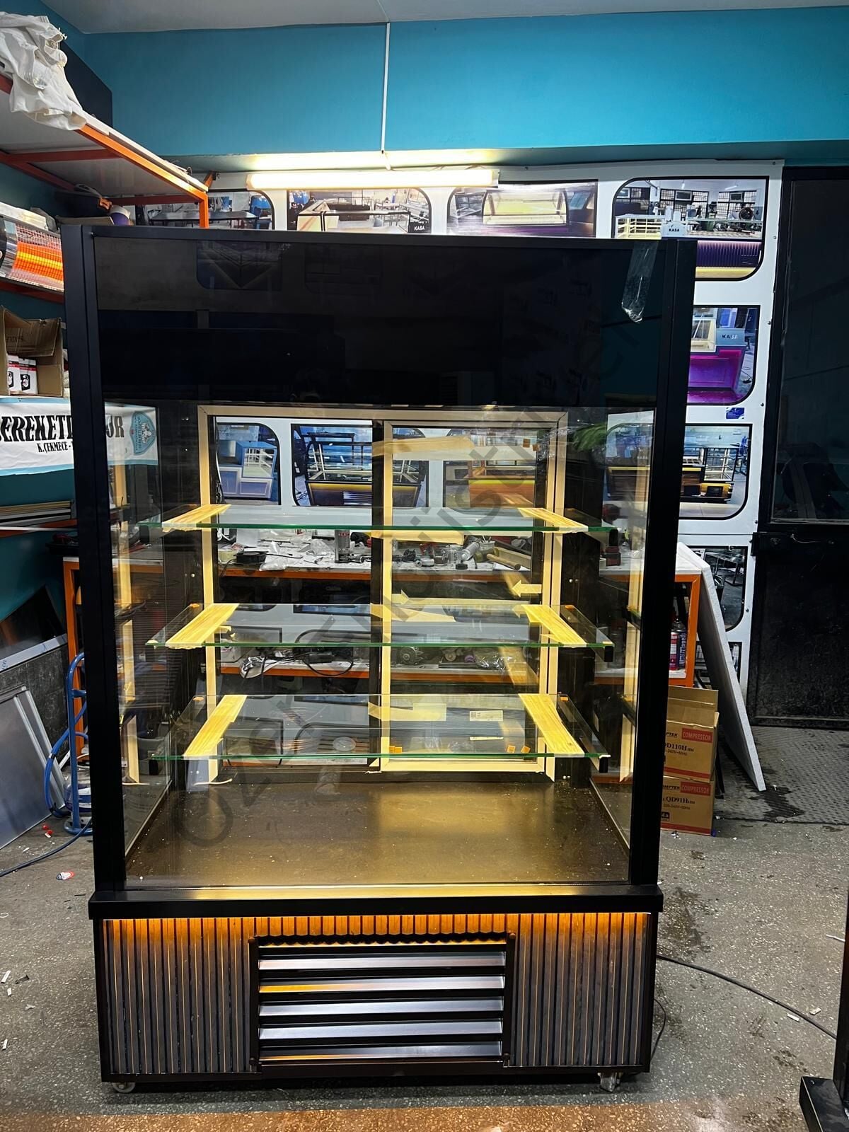 Fırıncı ve Pastane İçin Cephe Dolabı | Azot Gazlı Buhar Önleyici Sistem