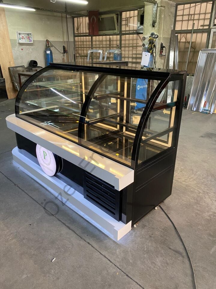 Köşe Tipi Pastane Vitrini | Bombe Camlı Soğutmalı Pasta & İçecek Dolabı