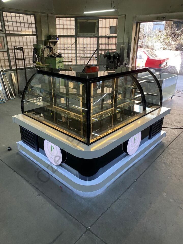 Köşe Tipi Pastane Vitrini | Bombe Camlı Soğutmalı Pasta & İçecek Dolabı