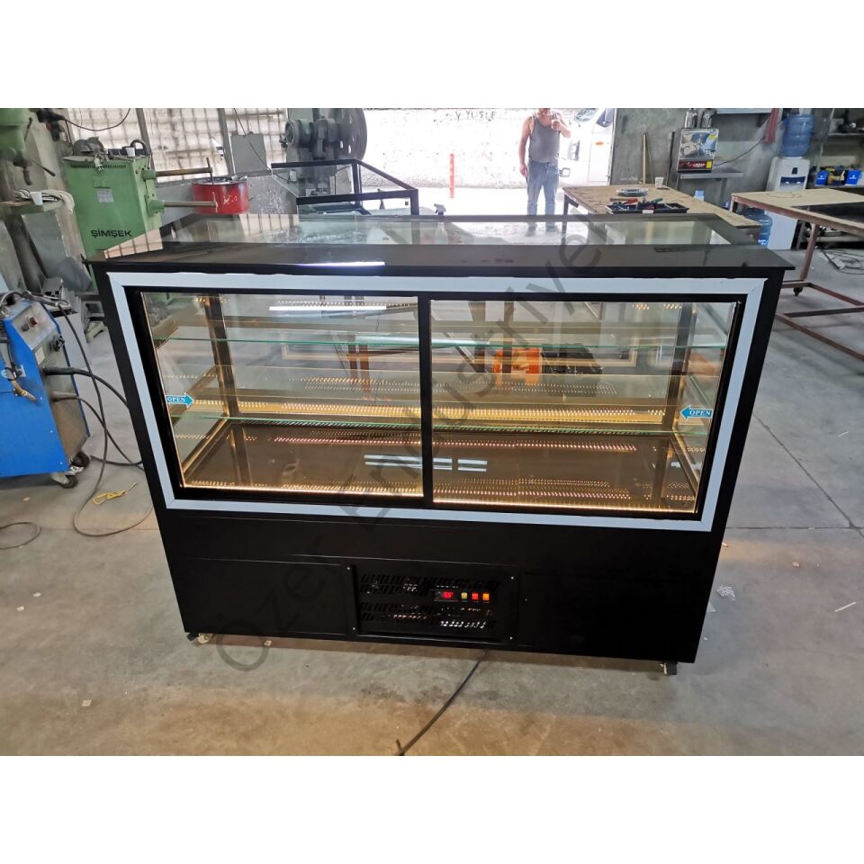 200 cm Soğutmalı Pasta & Tatlı Teşhir Dolabı