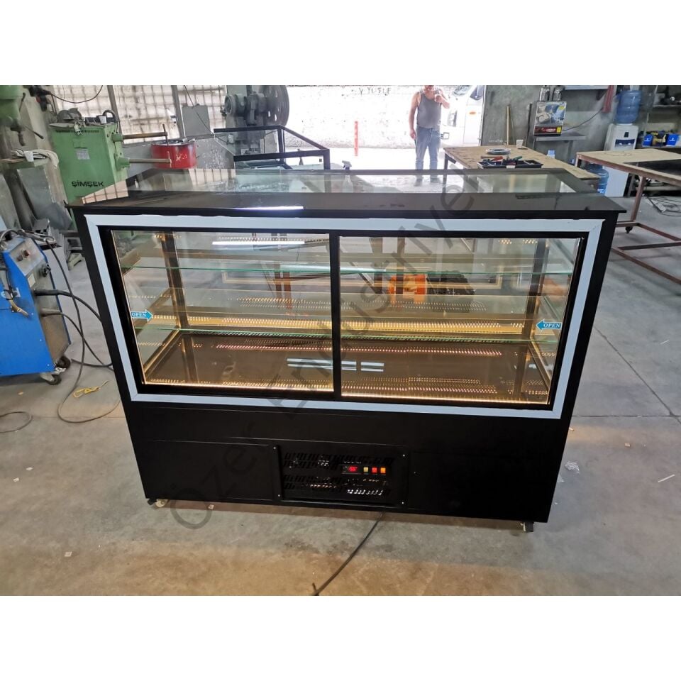 200 cm Soğutmalı Pasta & Tatlı Teşhir Dolabı