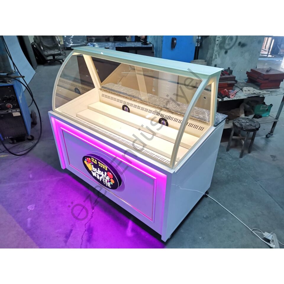 Soğutmalı Waffle Dolabı 150 cm – Bombeli Camlı Ledli Teşhir Tezgahı