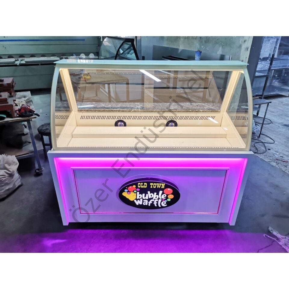 Soğutmalı Waffle Dolabı 150 cm – Bombeli Camlı Ledli Teşhir Tezgahı