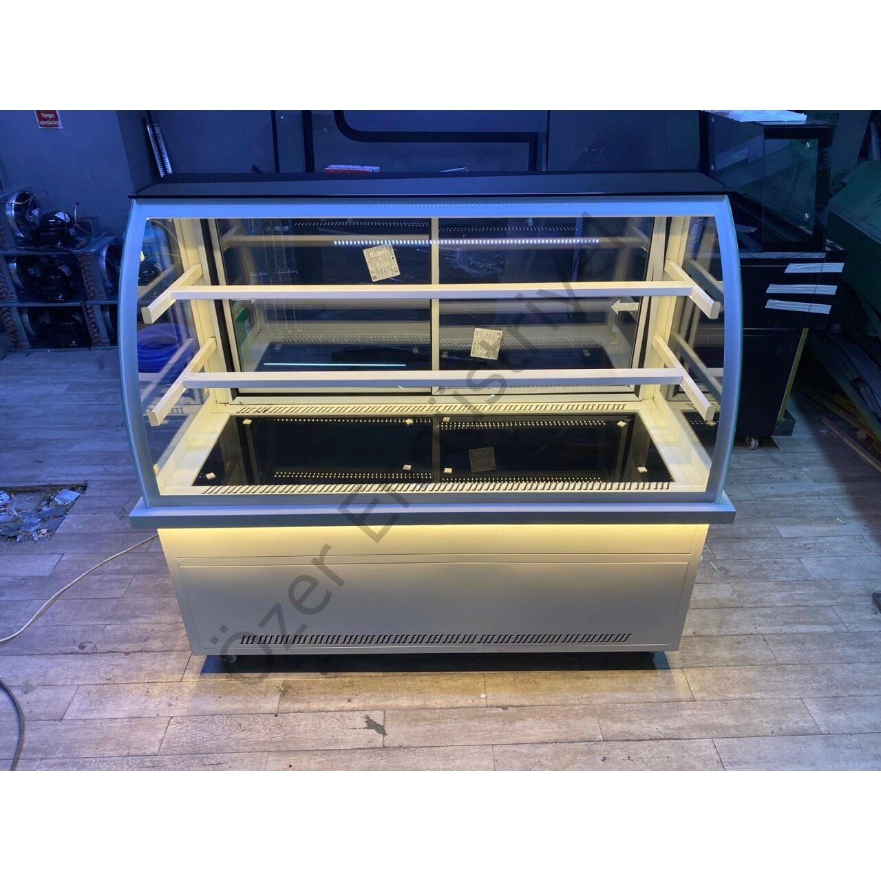 +4°C Tekerlekli Pasta Dolabı | Bombe Camlı & Ledli Endüstriyel