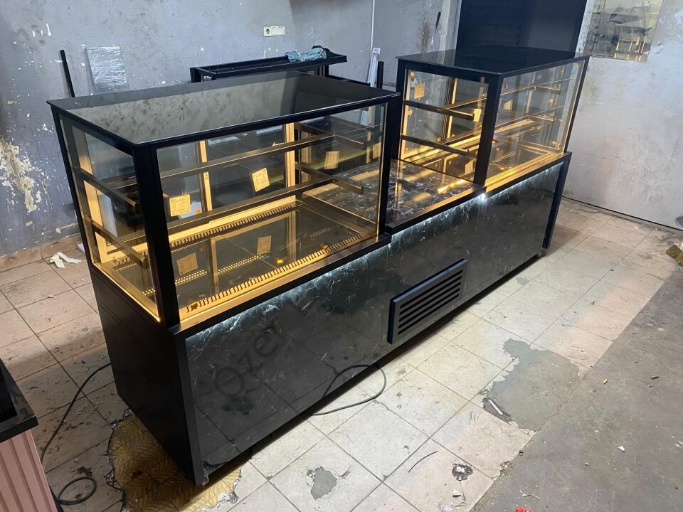 Pasta Teşhir Dolabı 250 cm | Çift Soğutmalı & Kasa Bankolu