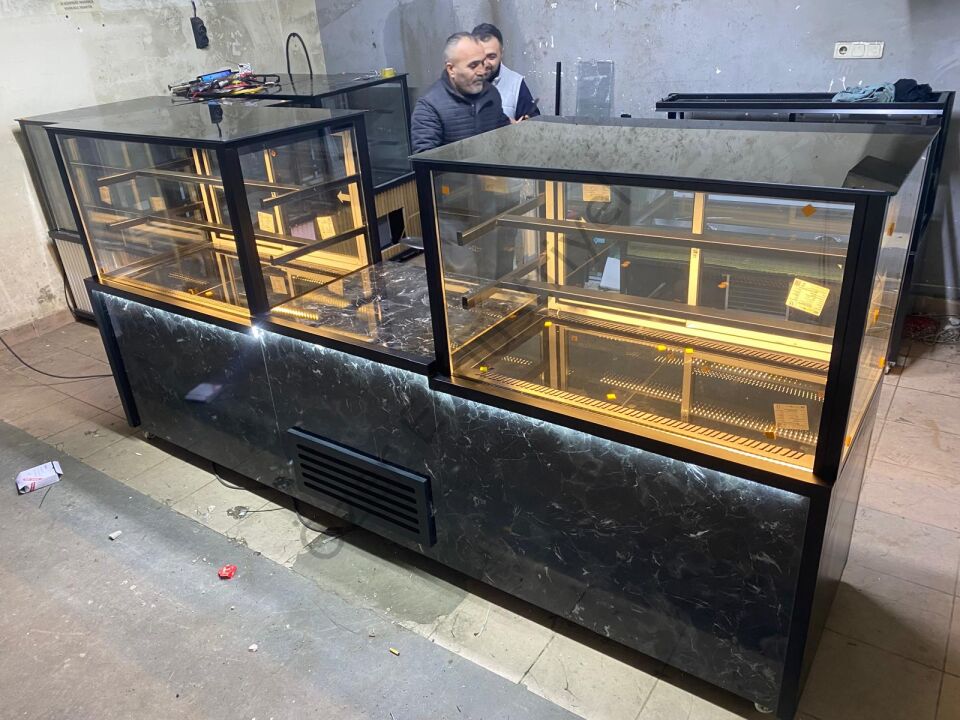 Pasta Teşhir Dolabı 250 cm | Çift Soğutmalı & Kasa Bankolu