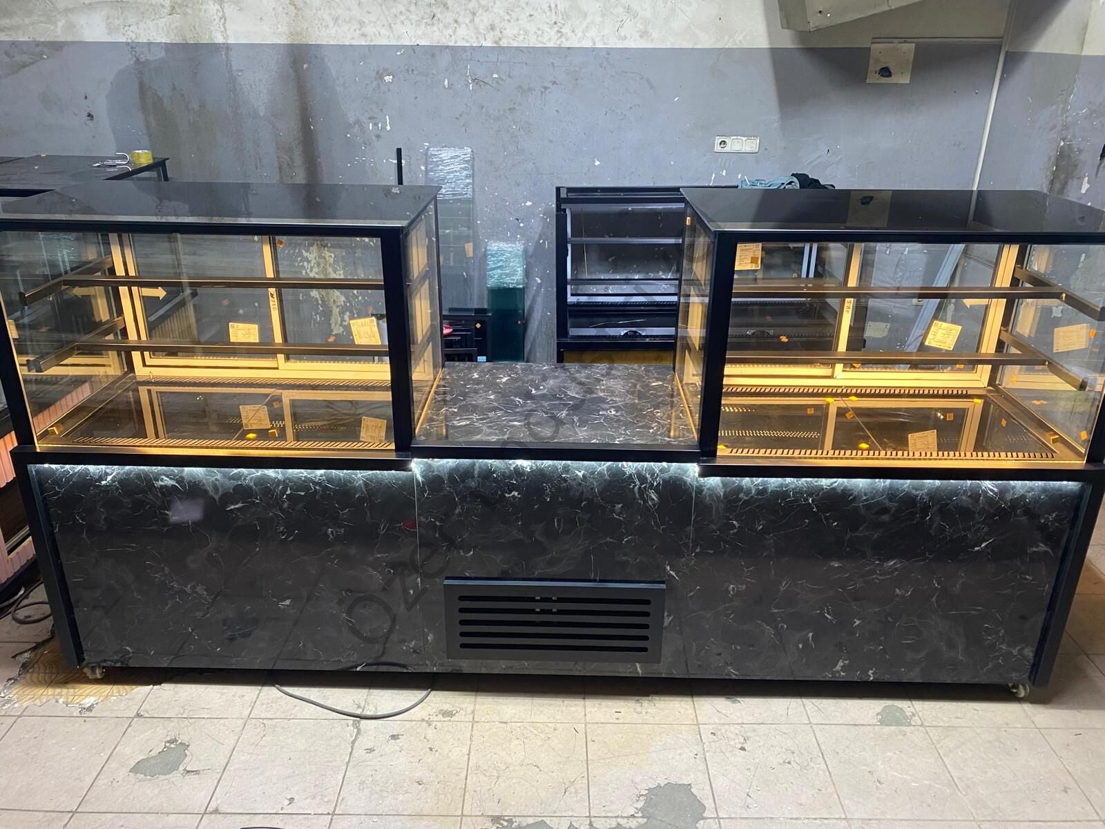 Pasta Teşhir Dolabı 250 cm | Çift Soğutmalı & Kasa Bankolu