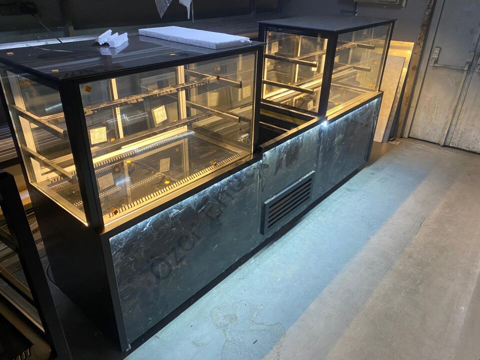 Pasta Teşhir Dolabı 250 cm | Çift Soğutmalı & Kasa Bankolu