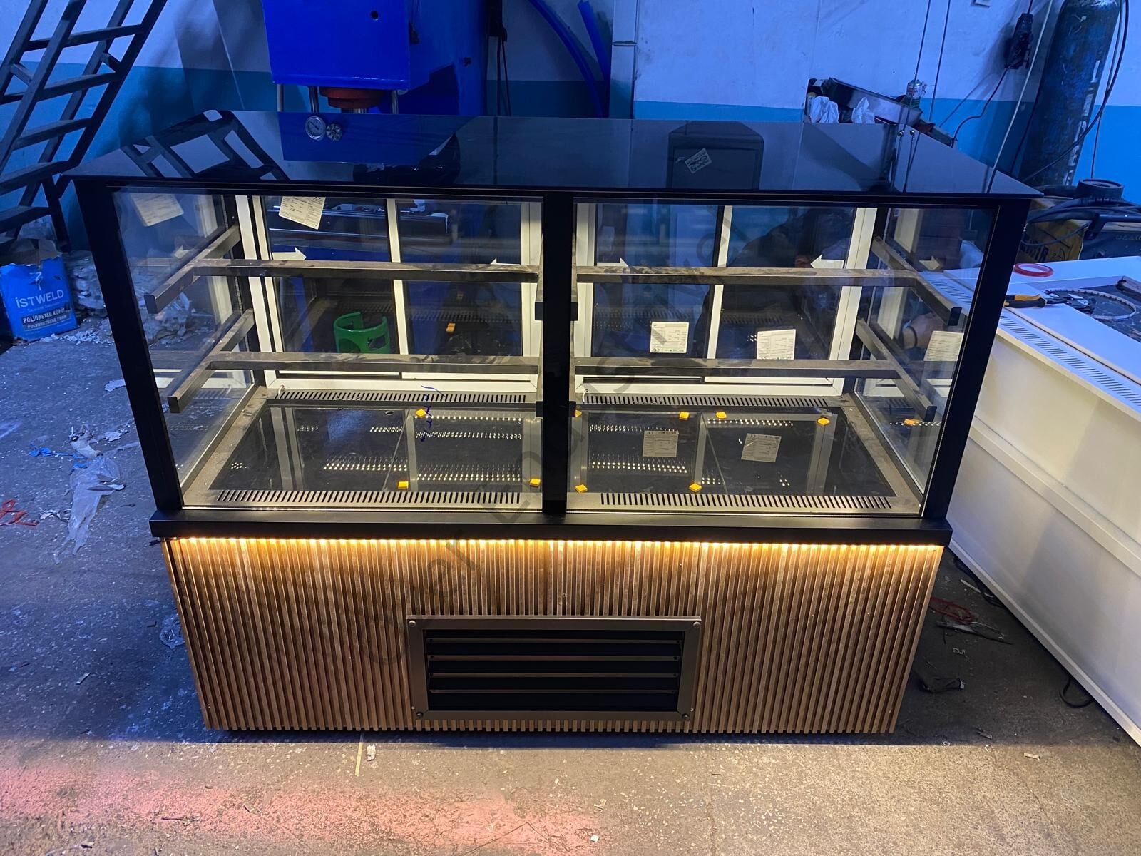 Pasta & İçecek Dolabı 150 cm | Çift Bölmeli, Soğutmalı