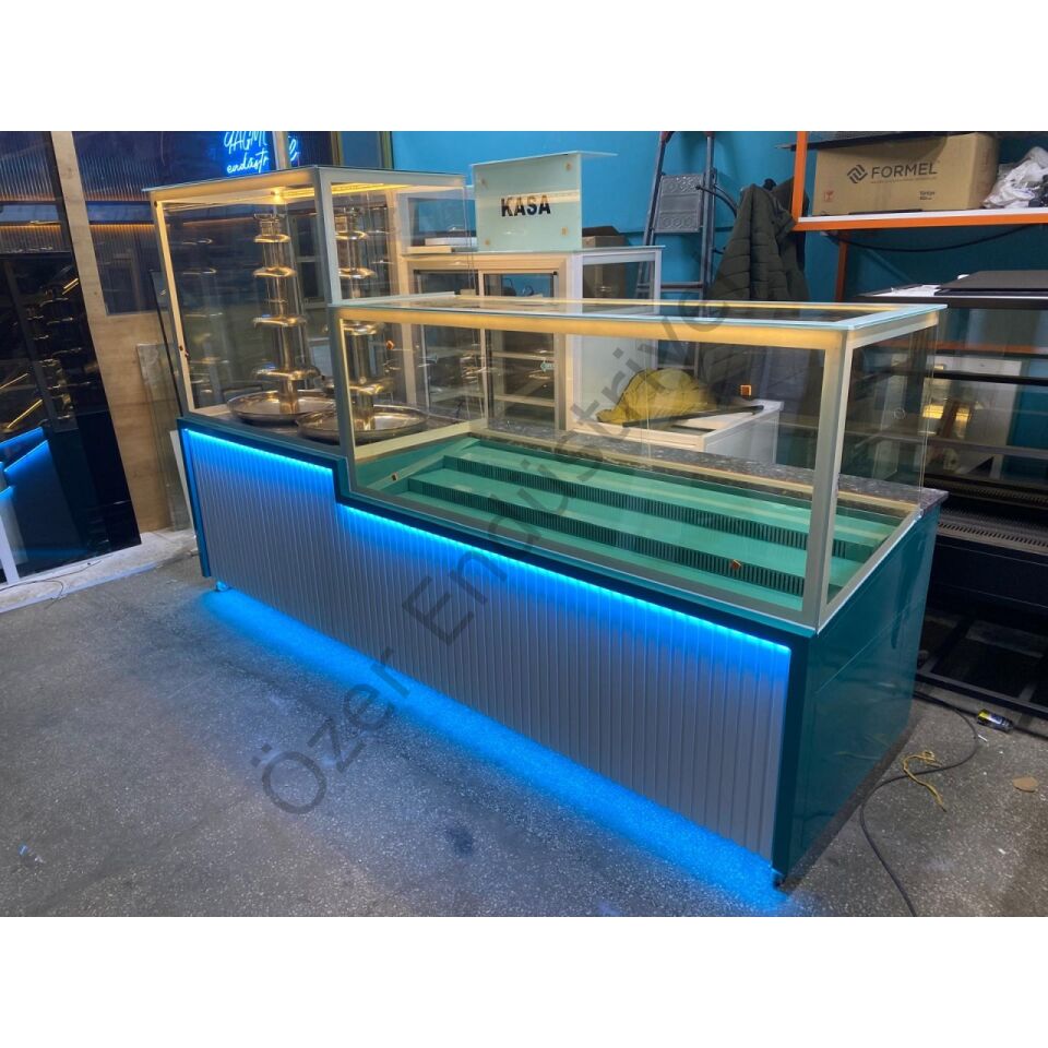 Waffle Dolabı 300 cm Soğutmalı Sıcak Çikolata Şelaleli