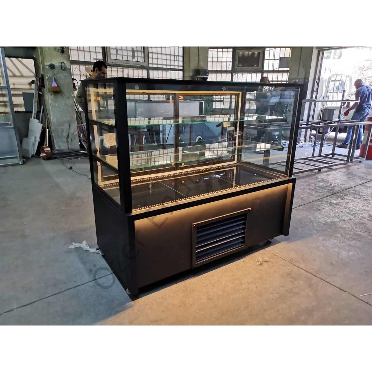 150 cm Kare Camlı Tatlı Vitrini +4°C Soğutmalı