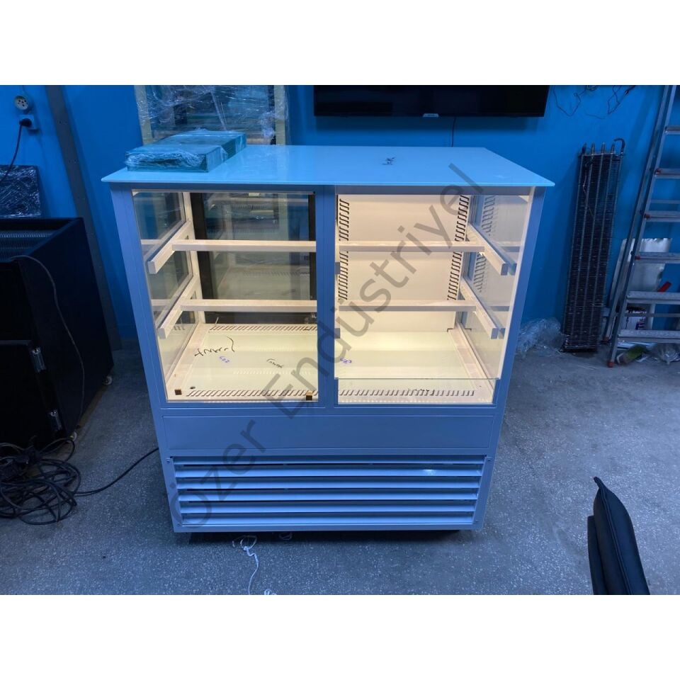 120 cm Yarı Açık Yarı Kapalı Tatlı ve İçecek Dolabı +4°C Soğutmalı