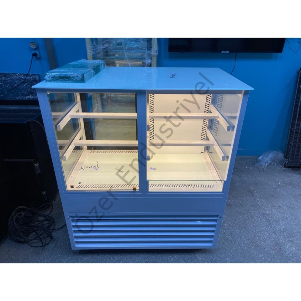 120 cm Yarı Açık Yarı Kapalı Tatlı ve İçecek Dolabı +4°C Soğutmalı