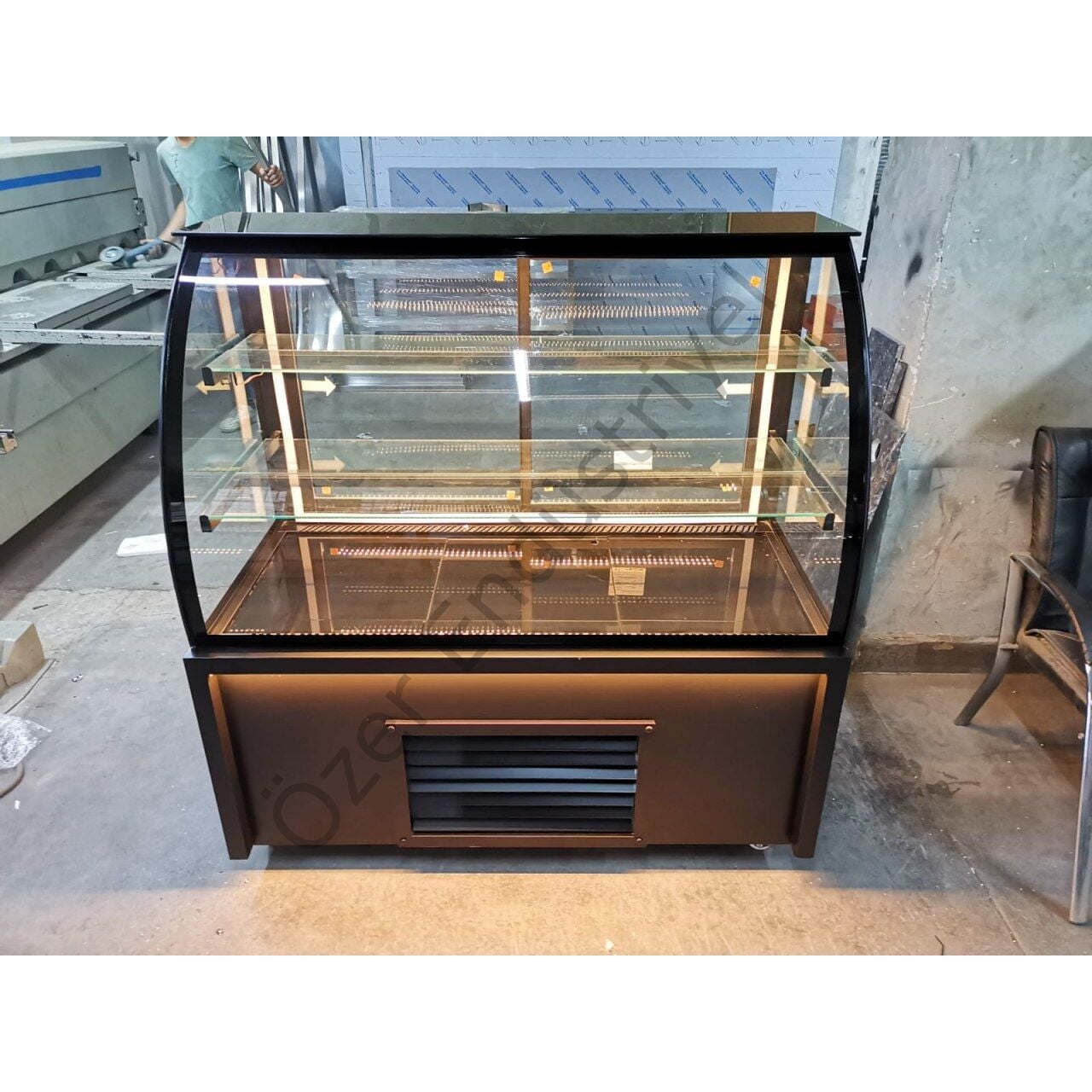 130 cm Soğutmalı Pasta Teşhir Dolabı | Bombe Camlı, Ledli, Tekerlekli